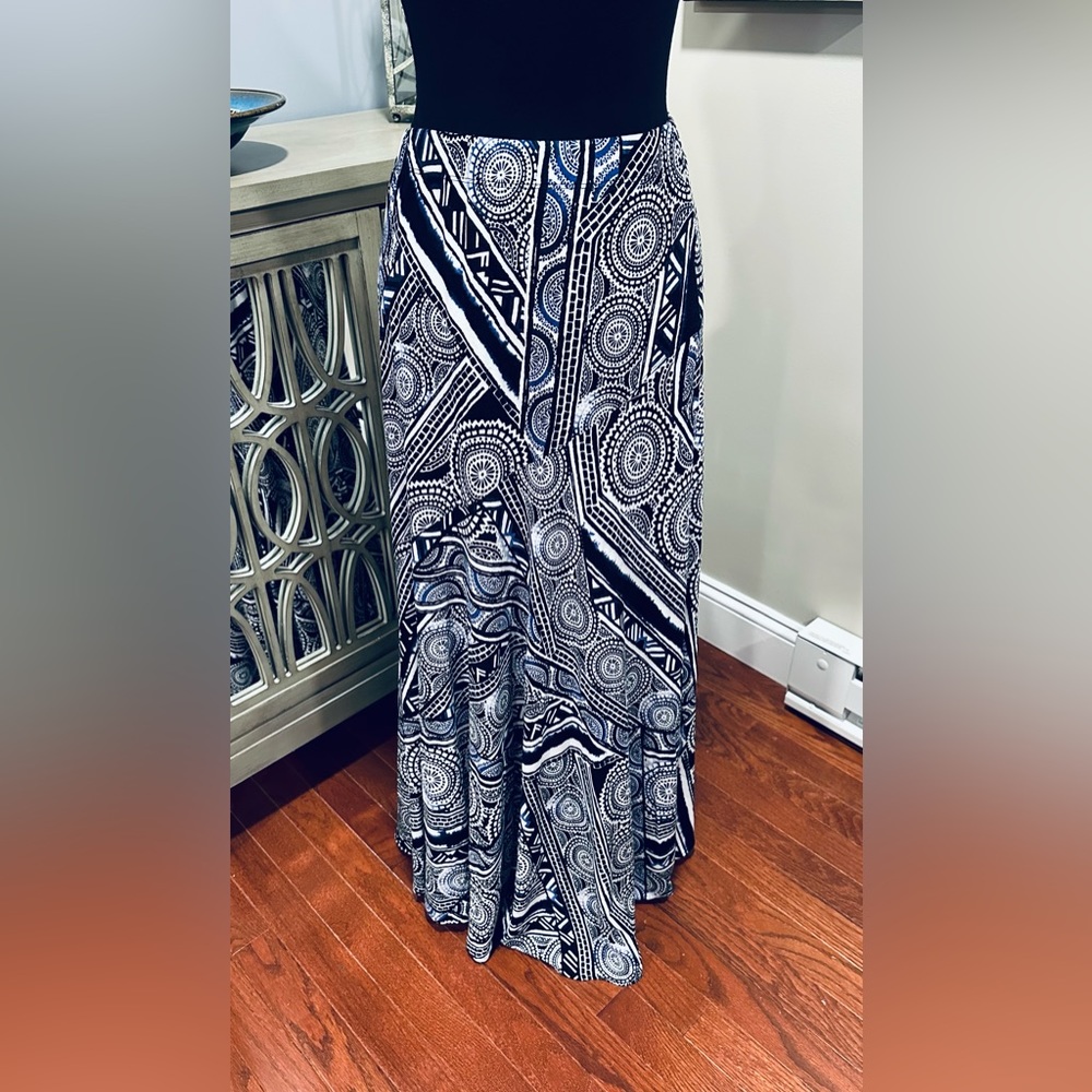 Chico’s Size 1 Blue, Black, White Maxi Skirt